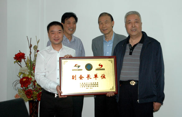 ����ʡ��С��ҵЭ��᳤�ڵǺ�����ʱ������ҳ��¼���ŵ���