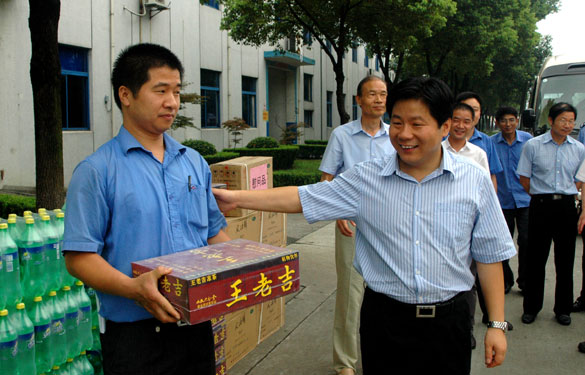 �����д��г��ս�������ο�ʿ�ʱ������ҳ��¼һ��Ա��